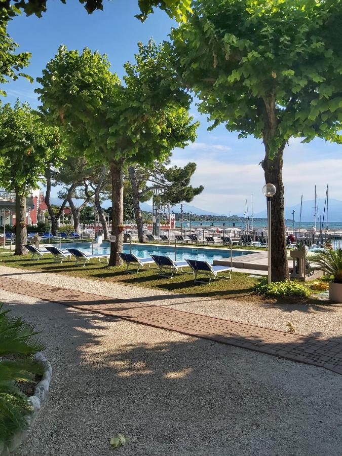 Villaggio Turistico Dei Tigli Padenghe sul Garda Eksteriør billede