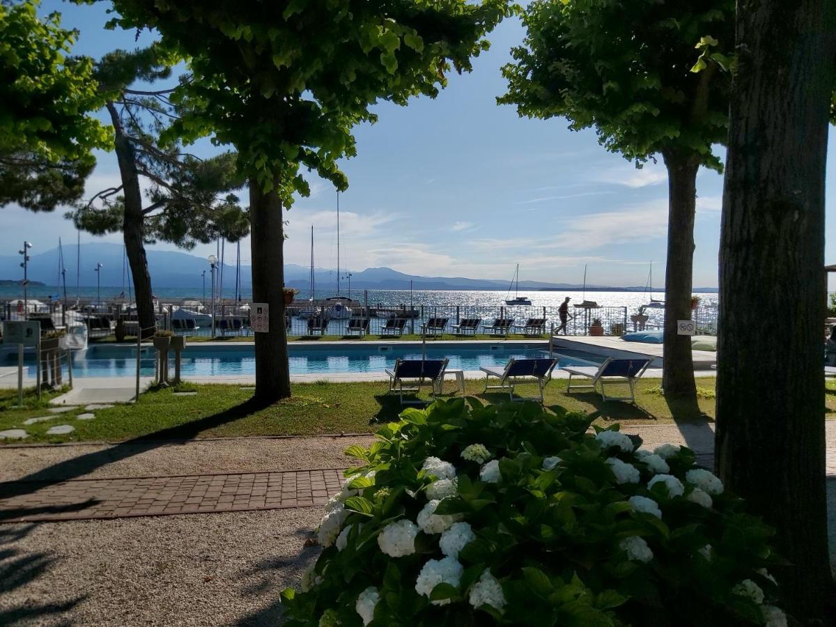 Villaggio Turistico Dei Tigli Padenghe sul Garda Eksteriør billede